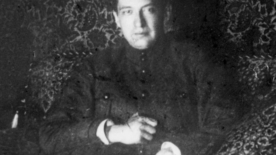 Будущий глава Временного правительства Александр Керенский длительное время пытался добиться отмены результатов сфальсифицированных выборов в Думу