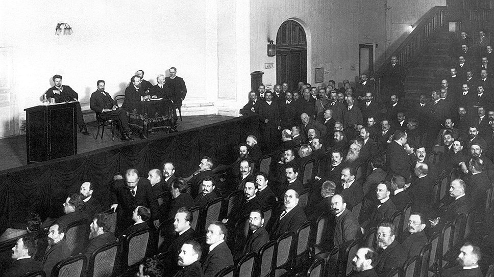 По мнению депутатов, начальство специально инструктировало полицейских о том, как эффектнее и неприятнее для участников следует закрывать собрания