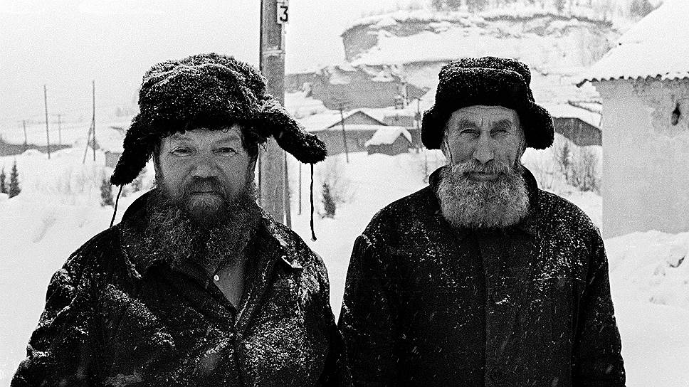 "Групповой портрет на фоне мира"