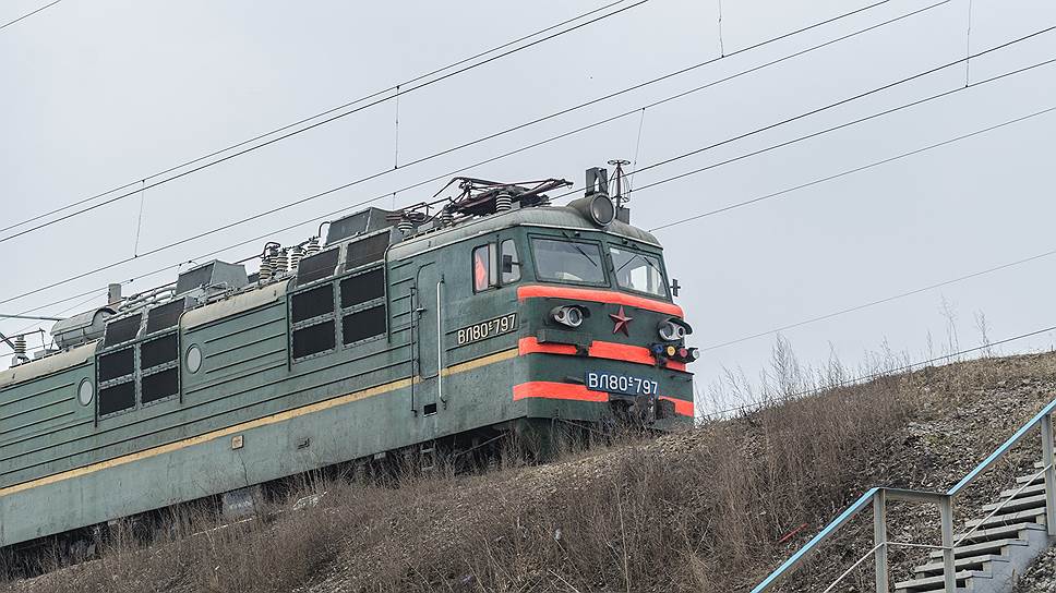 Средний возраст российских локомотивов — 27 лет, а их износ приближается к 70%