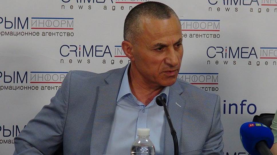 В феврале 2014 года Фахрудин Гаджиахмедов поступил на службу в новые органы правопорядка Республики Крым