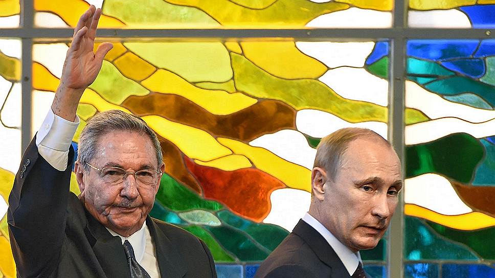 Россия планирует сотрудничать с Кубой (слева — председатель государственного совета Рауль Кастро) в самых разнообразных сферах — от промышленности и энергетики до космоса