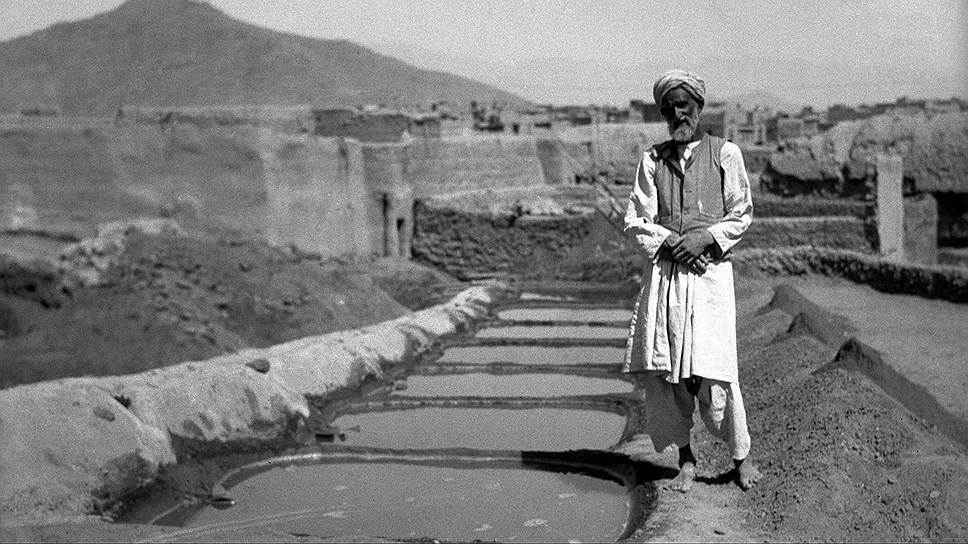 По мнению Сталина, бездорожье и дикость Афганистана ограждали его промышленность (на фото — производство селитры в Кабуле) от захвата капиталистами развитых стран