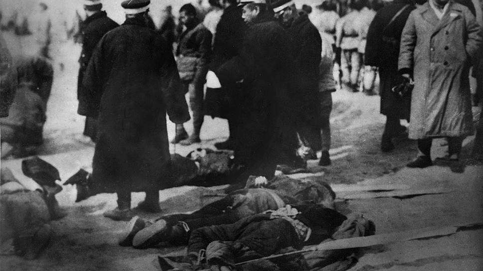 В зависимости от политической ситуации советские представители либо помогали китайцам расправляться с восставшими, либо сами организовывали восстание  