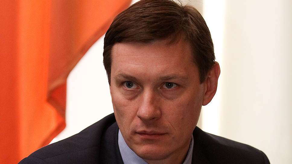 В 1990 году Михаил Москвин окончил Государственный институт физической культуры им. П. Ф. Лесгафта по специальности "тренер по хоккею" 