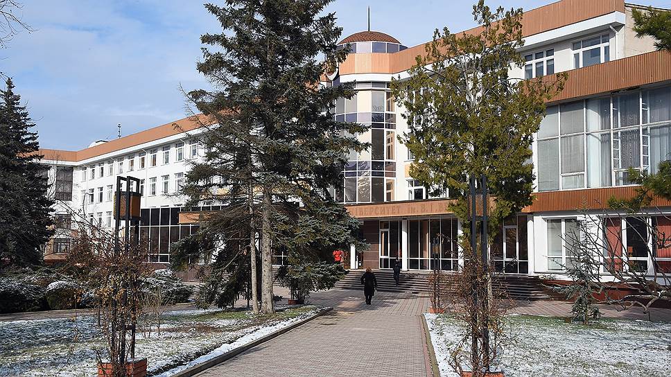 Таврический национальный университет стал главным зданием новообразованного Крымского федерального университета имени В. И. Вернадского (КФУ)