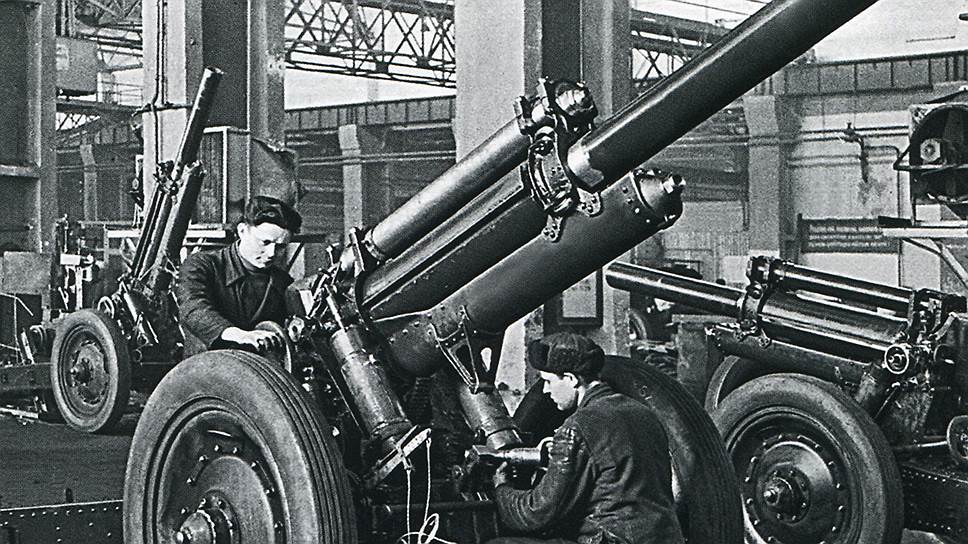 Выпускаемая на Уралмашзаводе 122-миллиметровая гаубица М-30, прозванная фронтовиками "матушкой", стала лучшим орудием такого класса Второй мировой войны