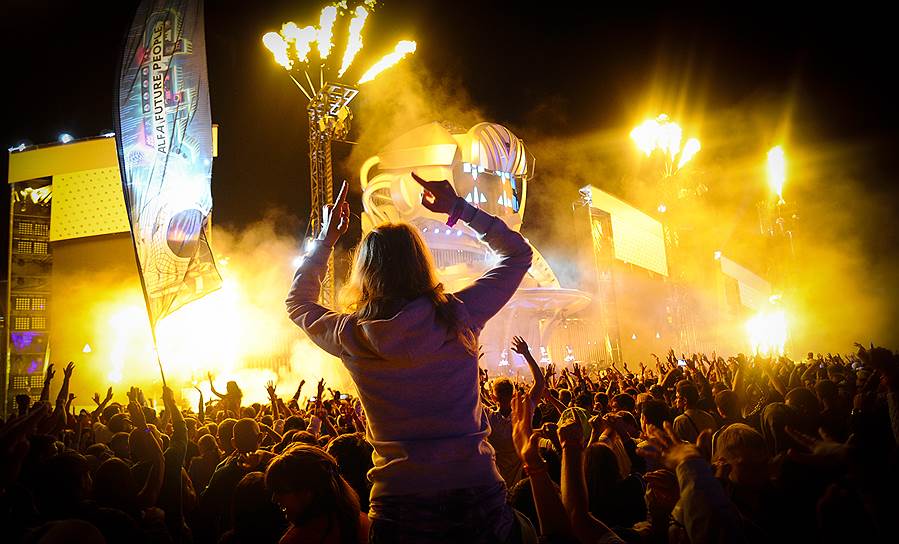 Фестиваль Alfa Future People-2014 на аэродроме Большое Козино