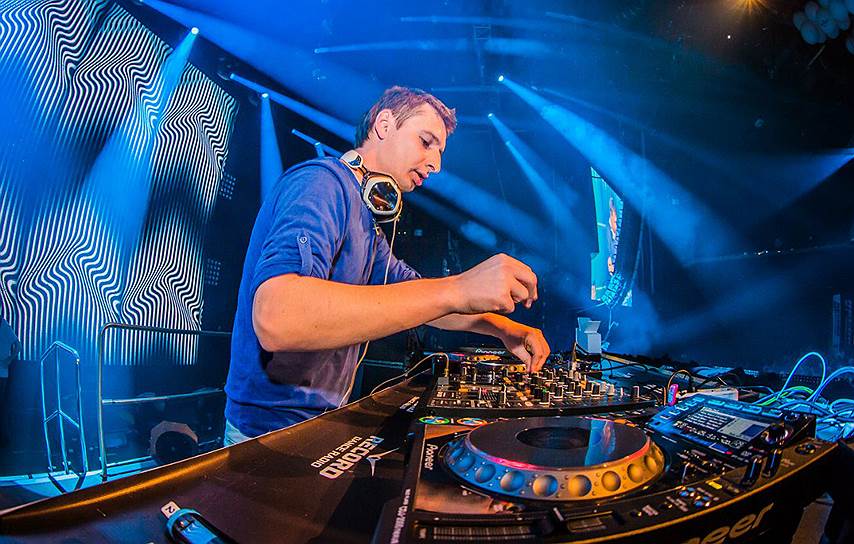 DJ Bobina
