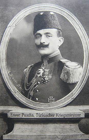 "Энвер-паша (на фото) был тогда военным министром, а я занимал пост министра общественных работ"