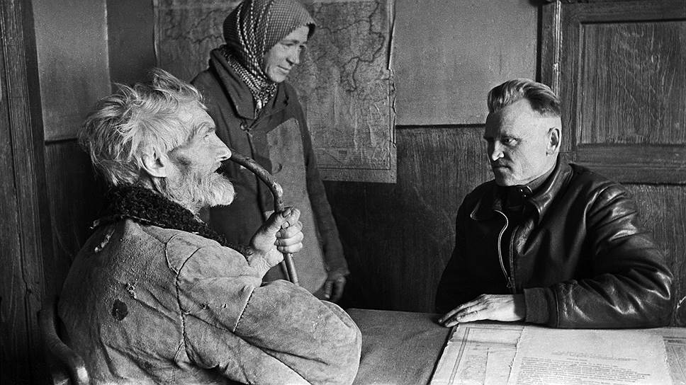 По изношенной одежде, если была хотя бы такая, колхозников узнавали издали