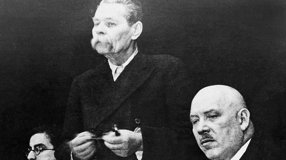 "Особенной радости по поводу приезда Бедного (на фото — справа) я у Горького (на фото — в центре) не заметил"   