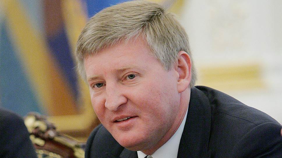 Украинские власти не исключают вариант, при котором лидер фракции "Оппозиционный блок" Юрий Бойко и олигарх Ринат Ахметов (на фото) возглавят районы Донецкой и Луганской областей, которые сейчас находятся под контролем ДНР и ЛНР