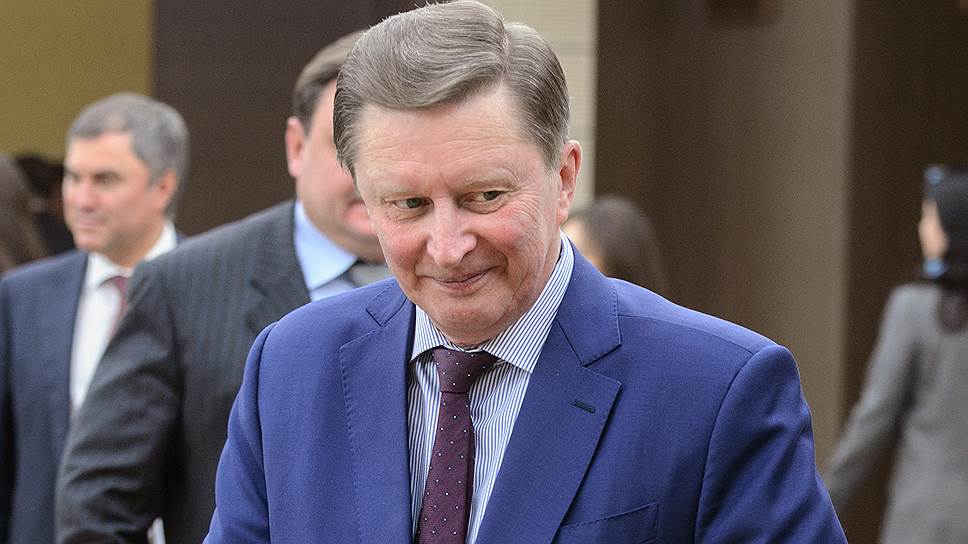 Уход Иванова с поста главы президентской администрации не стоит расценивать как окончательный уход с политической арены: он сохранил место в Совбезе и рабочее место в Кремле 