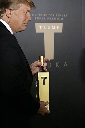 С бутылкой водки Trump. Лос-Анджелес, 2007 год 