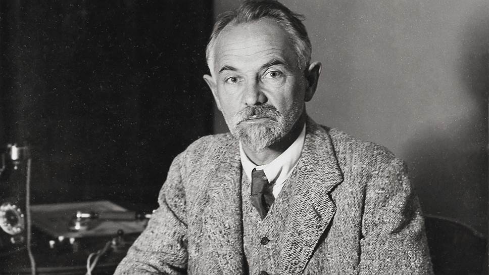 «Хозяевами там являются не Красин и даже не всемогущий, казалось, Совнарком, а прежде всего Российская Коммунистическая партия» (на фото — нарком внешней торговли Л. Б. Красин, Париж, 1924 год)