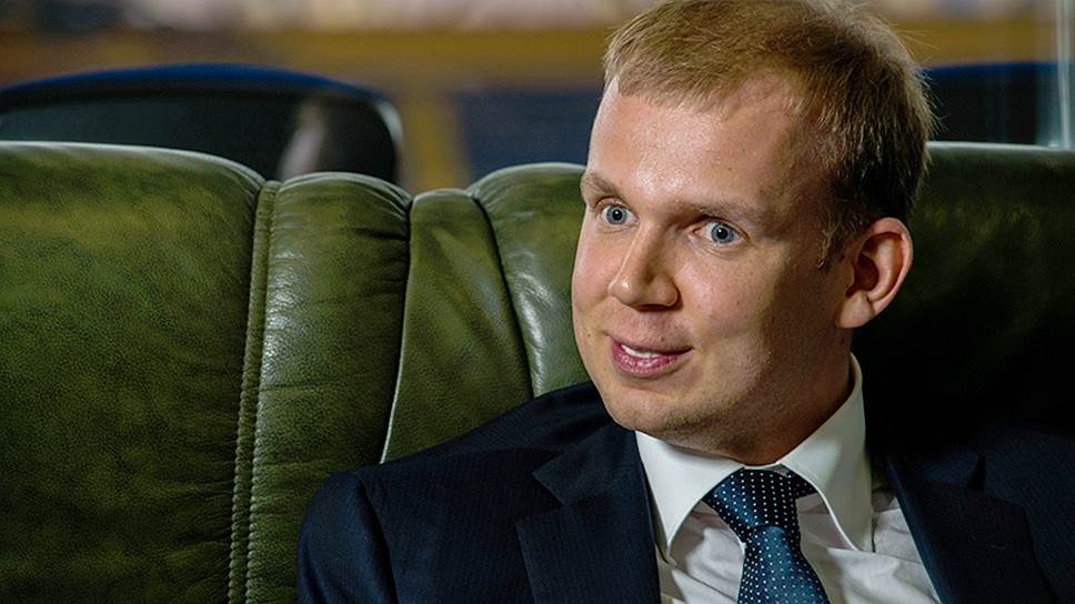 Бизнесмен Сергей Курченко, близкий к семье Януковича, получив российский паспорт, пытается открывать новые проекты в уже российском Крыму 