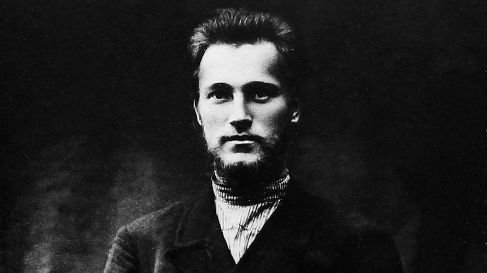 «Выхватив из рук одного из участников шествия красный флаг, Бауман (на фото) сел в извозчичью пролетку»
