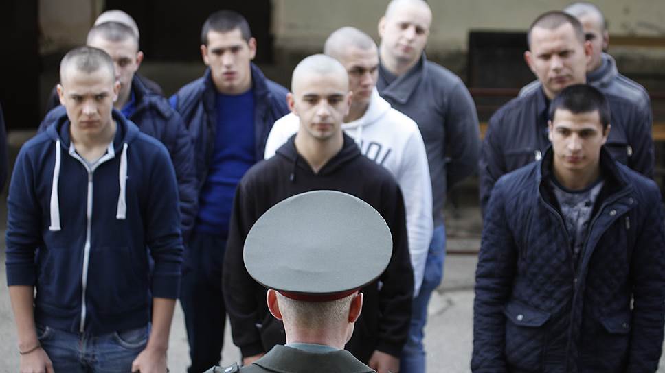 Эксперты утверждают, что из пограничных войск, перешедших на контрактный набор, почти перестали поступать жалобы о насилии, дедовщине, вымогательстве и неуставном поведении  