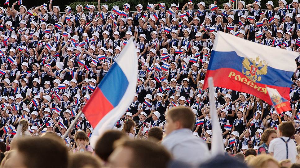 Современные День России и День национального единства большинством россиян воспринимаются как обычные выходные (на фото — концерт 12 июня 2014 года в Ялте)
