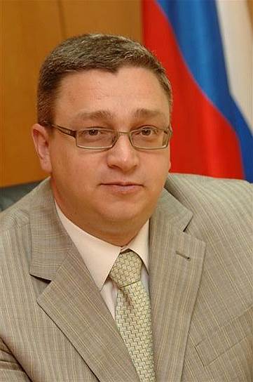 Предшественник Григория Пирумова на посту замминистра, отвечающего за реставрацию, Константин Черепенников (на фото) стал фигурантом практически такого же скандала, как и Пирумов: махинации с госзаказом, обыски в министерстве, вызовы на допросы 