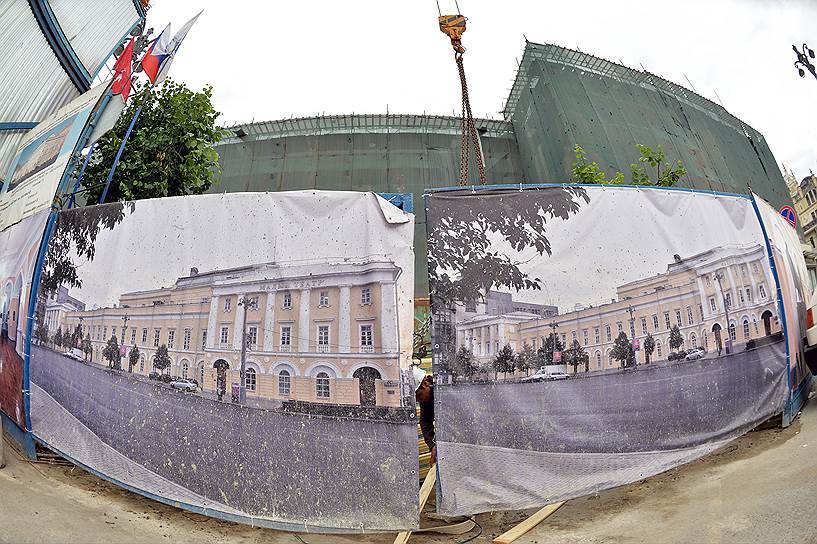 В 2006 году не имеющая лицензии компания "ГК-Техстрой-2" начала реставрацию Государственного академического Малого театра (на фото), получив контракт на 6 млрд руб. В 2011 году компания "Главзарубежстрой" вновь взялась за реставрацию Малого театра, заключив за два года контрактов на сумму 243 млн 201 тыс. 624 руб. 