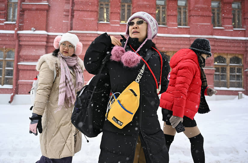 Туристы у Исторического музея