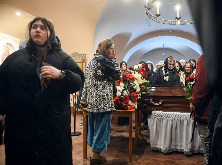 Отпевание прошло в закрытом режиме — на нем присутствовали только родственники исполнителя 