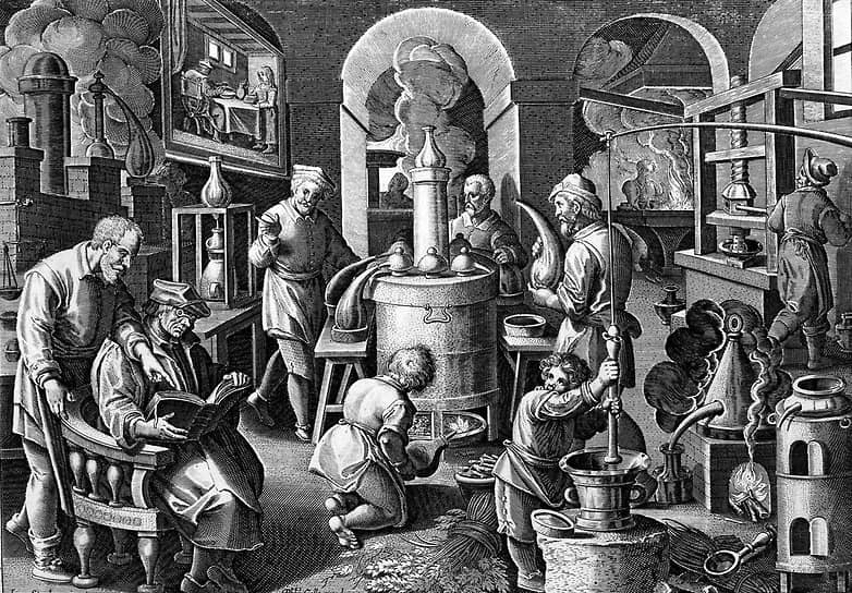Гравюра XVI века, иллюстрирующая процесс дистилляции в фармацевтической лаборатории (Ян ван дер Страт, 1588–1590 год) 