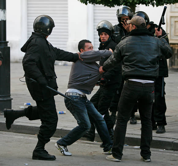 Столкновения демонстрантов с полицией, 14 января 2011 года