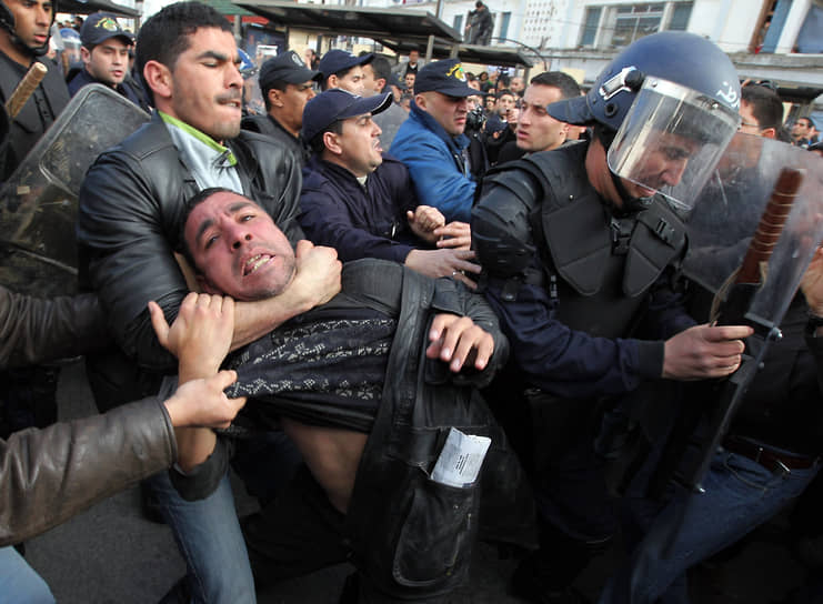 Протесты в Алжире, 12 февраля 2011 года