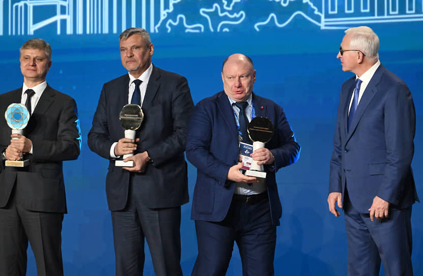 Слева направо: президент РЖД Олег Белозеров, гендиректор «Русала» Евгений Никитин, президент «Норникеля» Владимир Потанин и президент РСПП Александр Шохин 