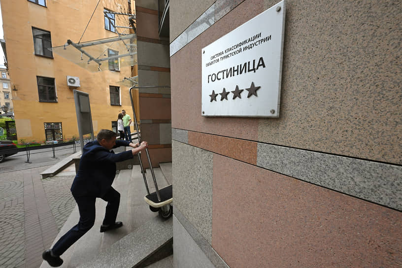 
                Росимущество заселяется в номера
            