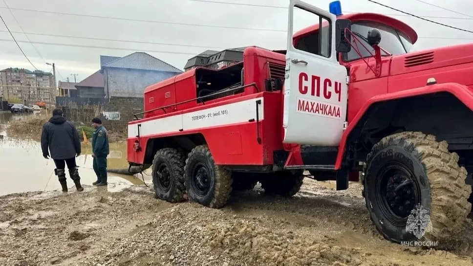 Почти 3,8 тыс. домов повреждены паводком в столице республики, более 170 улиц оказались подтоплены, эвакуировано более 750 человек 