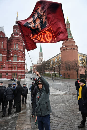 В акции участвовали активисты Ленинского комсомола, «Надежды России», «Русского Лада», «Детей войны», Международного Союза советских офицеров и Левого фронта 