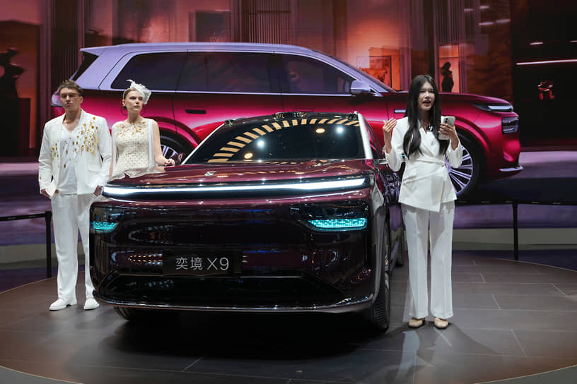 Кроссовер Yijing X9