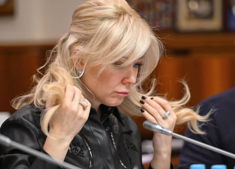 Глава Лиги безопасного интернета Екатерина Мизулина в 2010 году получила диплом Института стран Азии и Африки по специальности «востоковедение и африканистика»