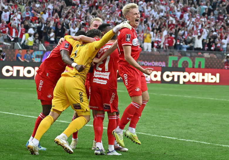 Игроки «Спартака» после финального свистка в матче с «Краснодаром»