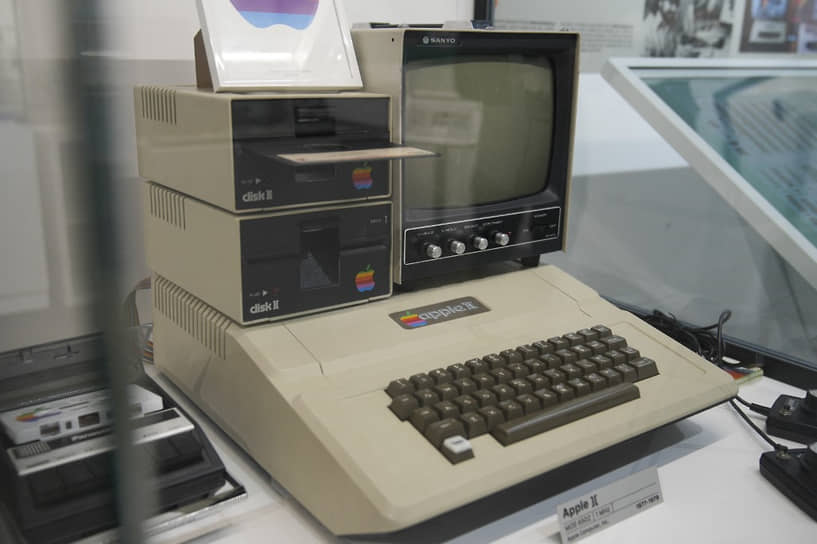 После выпуска первого массового ПК компании Apple — Apple II — появилась и версия BASIC для него