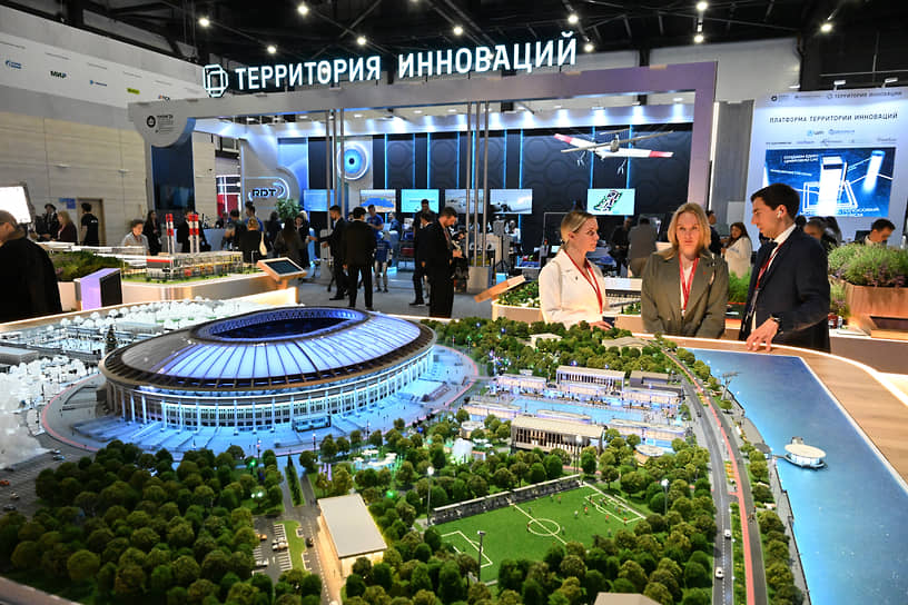 Интерактивный макет стадиона «Лужники» на стенде Москвы на ПМЭФ