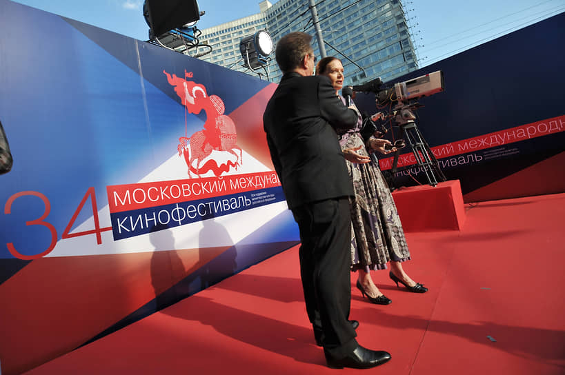 На церемонии открытия 34-го ММКФ в кинотеатре «Октябрь», 2012 год