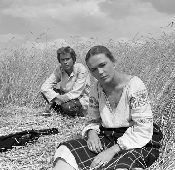 В 1969 году Людмила Чурсина была признана лучшей актрисой года по результатам опроса читателей журнала «Советский экран» На фото: с актером Алексеем Локтевым в фильме Филиппа Филиппова «По Руси» по рассказам Максима Горького, 1968 год