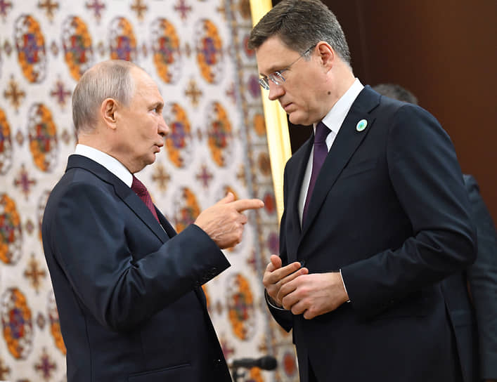Президент РФ Владимир Путин и заместитель председателя правительства Александр Новак 