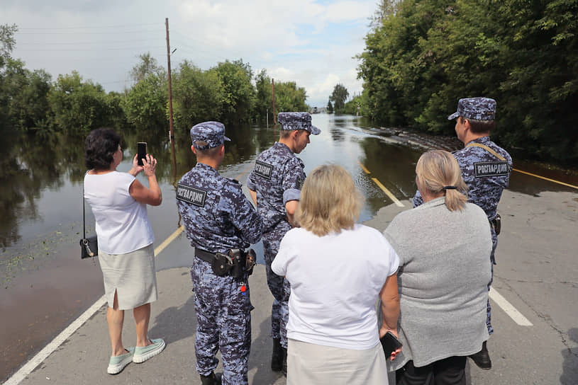 В городе Ирбит введен режим ЧС. По распоряжению главы МЧС Александра Куренкова в город направлены дополнительные силы спасателей