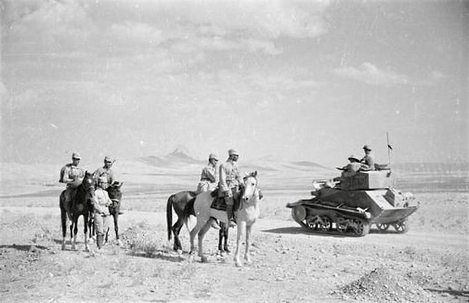 Советские и британские военные под Кавзином, Иран, 1941 год 