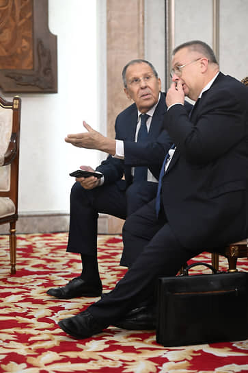 У министра иностранных дел Сергея Лаврова и вице-премьера Алексея Оверчука перед началом переговоров была своя двусторонка