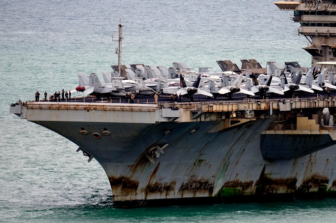 Атомный авианосец ВМС США «Авраам Линкольн»
