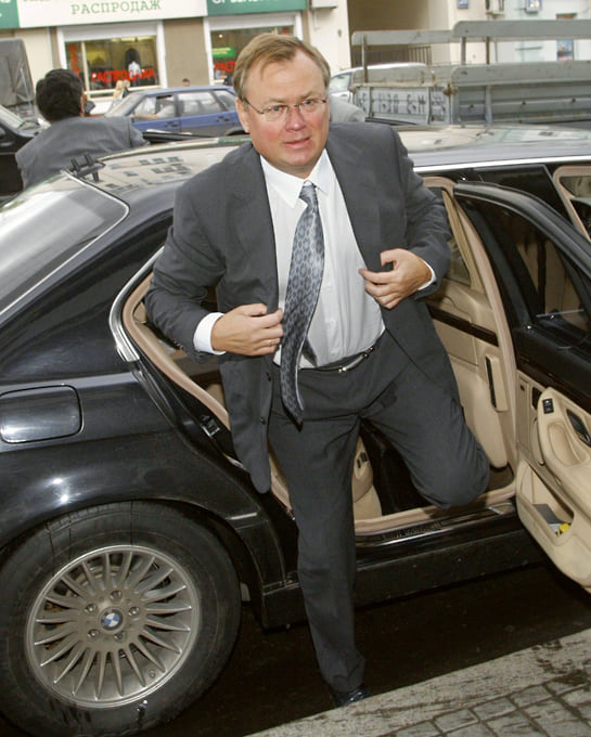 На открытии ипотечного центра ВТБ в бизнес-центре «Чайка-Плаза», 2003 год 