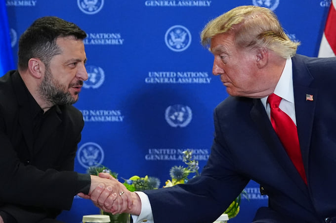 Владимир Зеленский и Дональд Трамп во время переговоров в Нью-Йорке