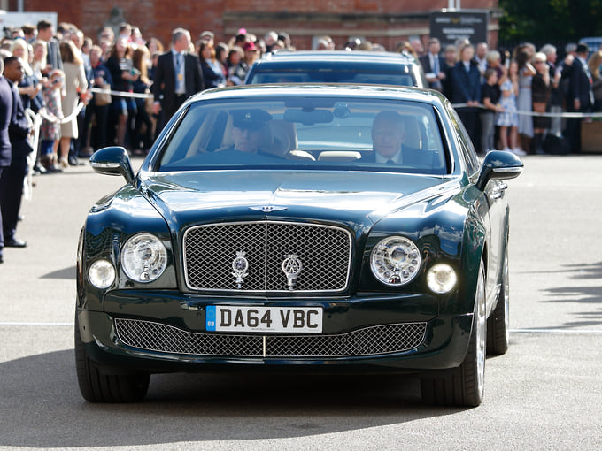 Bentley королевы Елизаветы выставили на торги